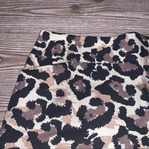 Ann Taylor Loft Animal Leopard Print Mid Rise Pencil Mini Skirt size 2 Petite - Picture 4 of 5